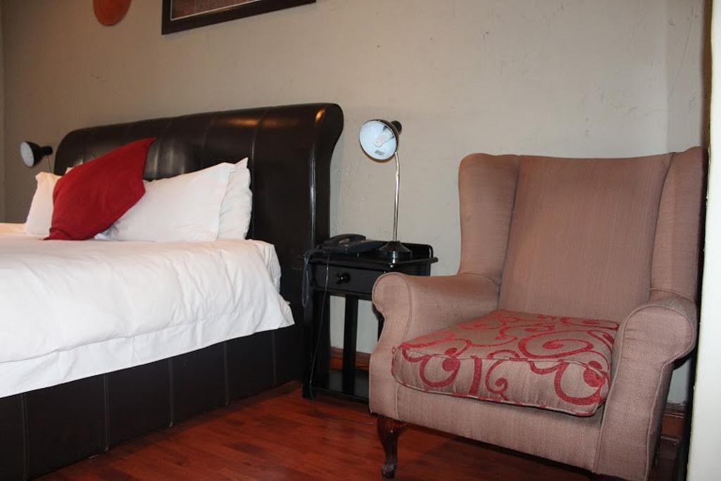 Flamboyant Guest Lodge Йоханесбург Екстериор снимка