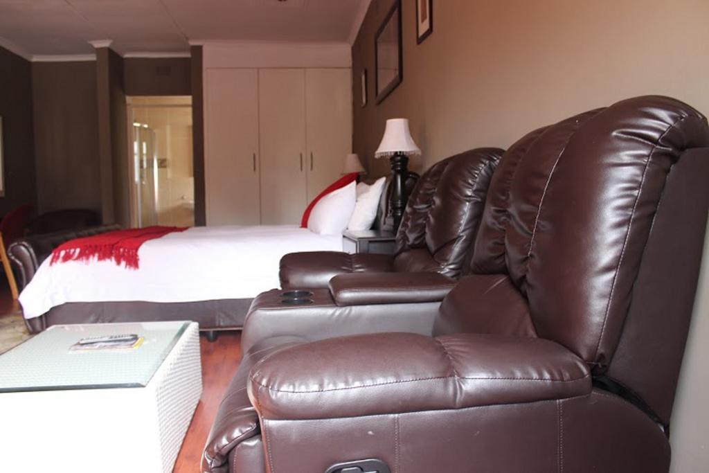 Flamboyant Guest Lodge Йоханесбург Екстериор снимка