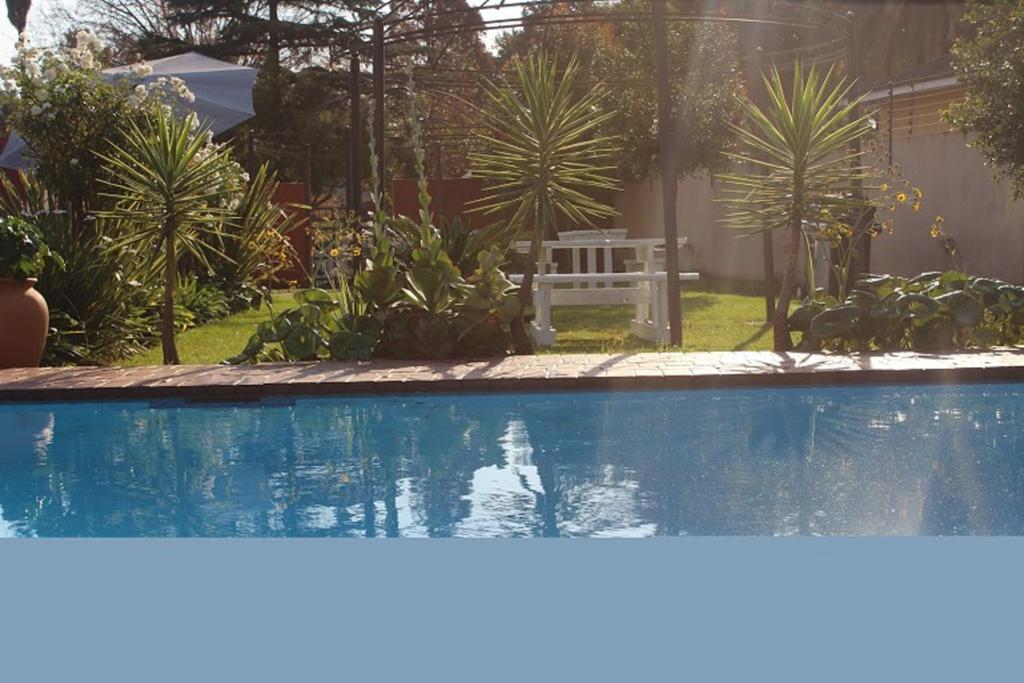 Flamboyant Guest Lodge Йоханесбург Екстериор снимка
