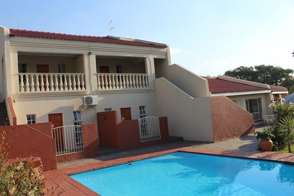 Flamboyant Guest Lodge Йоханесбург Екстериор снимка