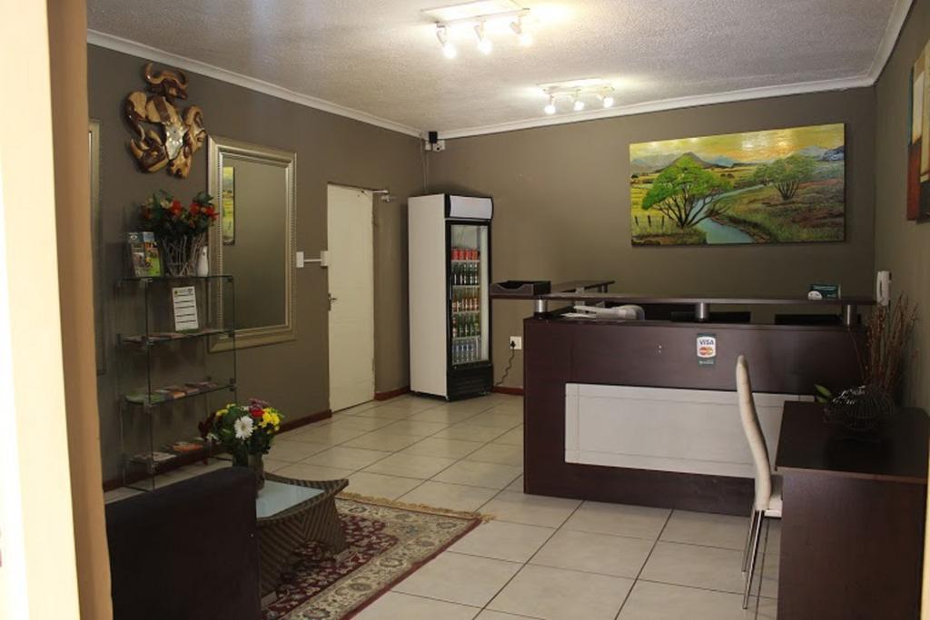 Flamboyant Guest Lodge Йоханесбург Екстериор снимка