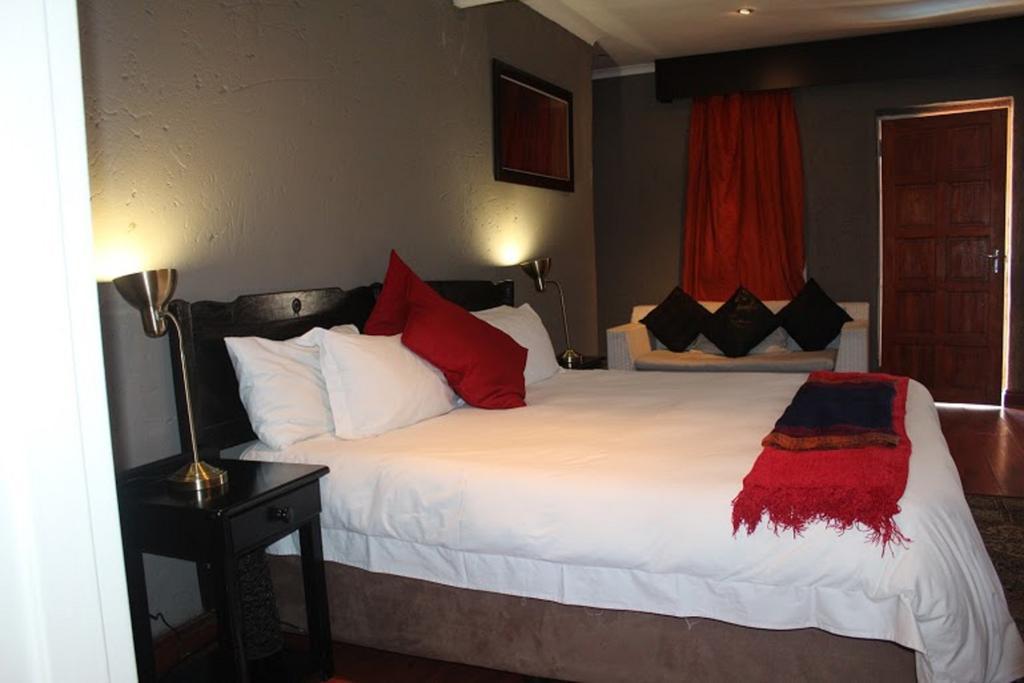 Flamboyant Guest Lodge Йоханесбург Екстериор снимка