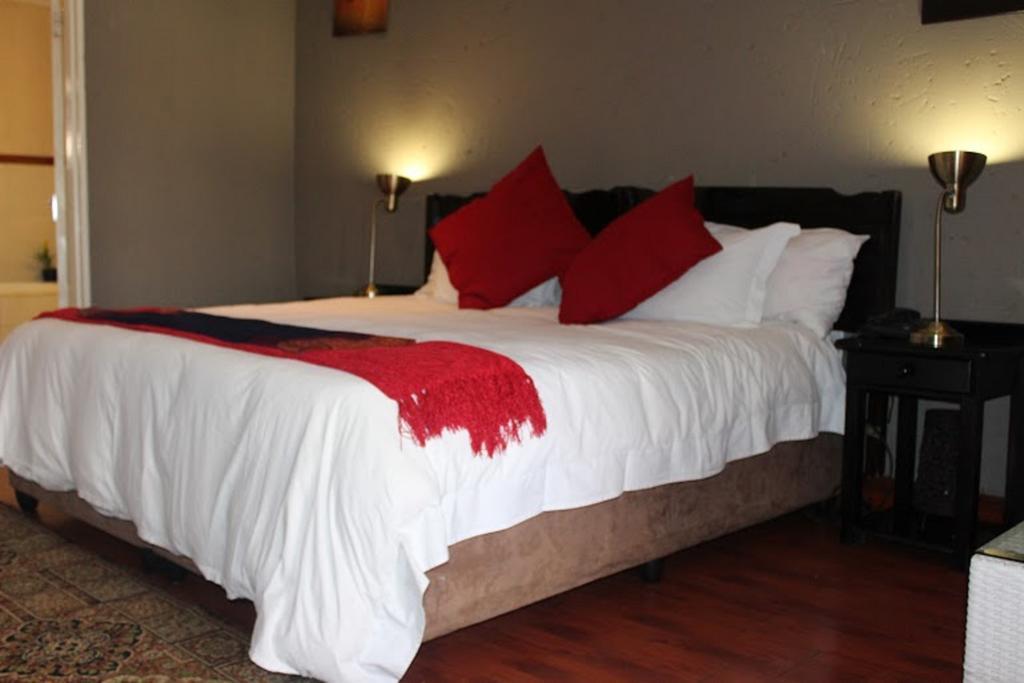 Flamboyant Guest Lodge Йоханесбург Екстериор снимка
