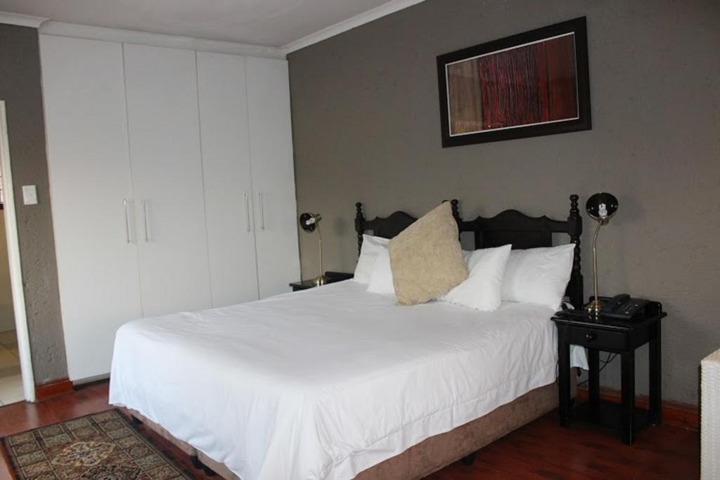 Flamboyant Guest Lodge Йоханесбург Екстериор снимка